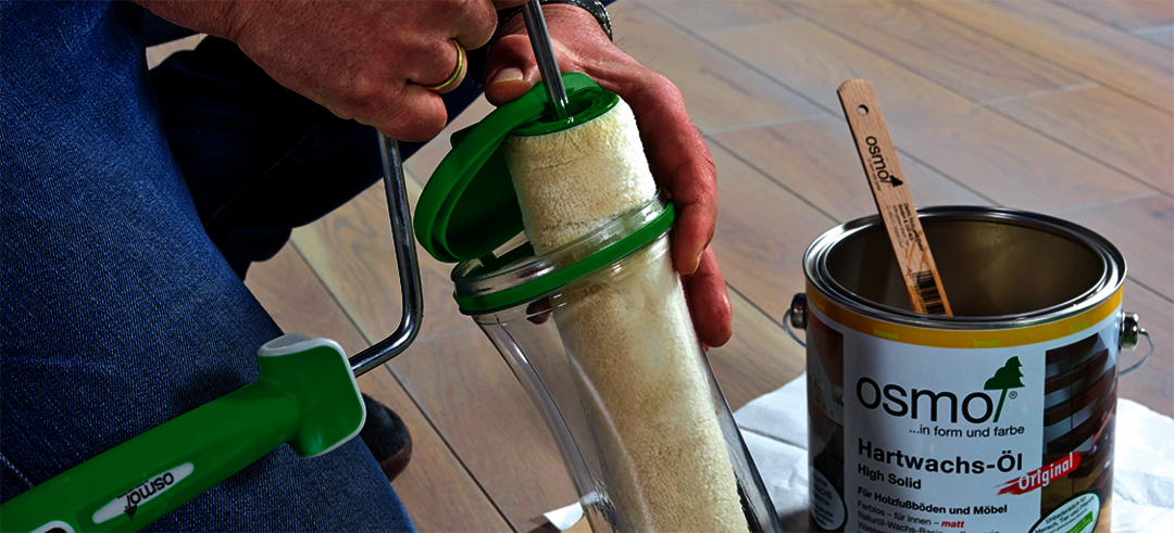 Förvara din använda roller i Osmo Freshbox. Rollern håller sig fuktig, behöver inte rengöras och är redo för fortsatt ytbehandling med samma produkt nästa dag. Spar tid och pengar.